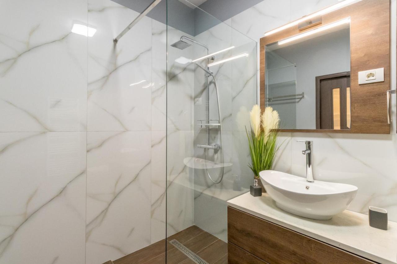Modern Downtown Apartment Клуж-Напока Экстерьер фото
